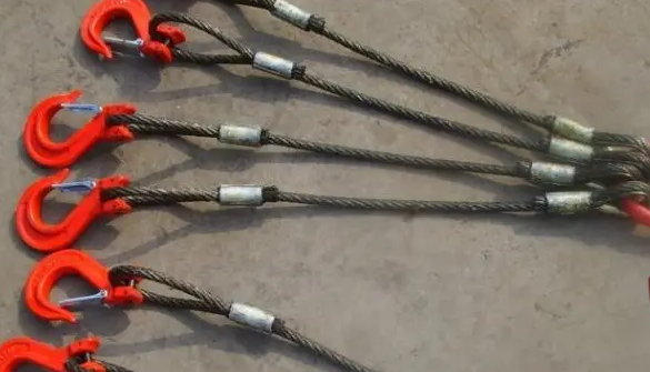 钢材市场使用钢丝绳索具装卸建材（钢丝绳索具的用法）