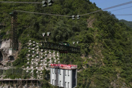 渝湘高铁白笋溪双线大桥顺利实现贯通